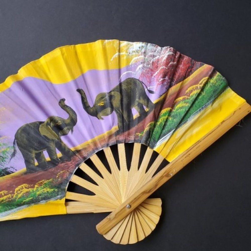 Decorative hand painted fan - Picture 2 of 8